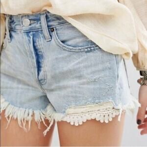 FREE PEOPLE Womens Cut Off Light Wash Crochet Denim Distressed Shorts Size 24